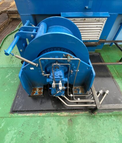 Spud winches